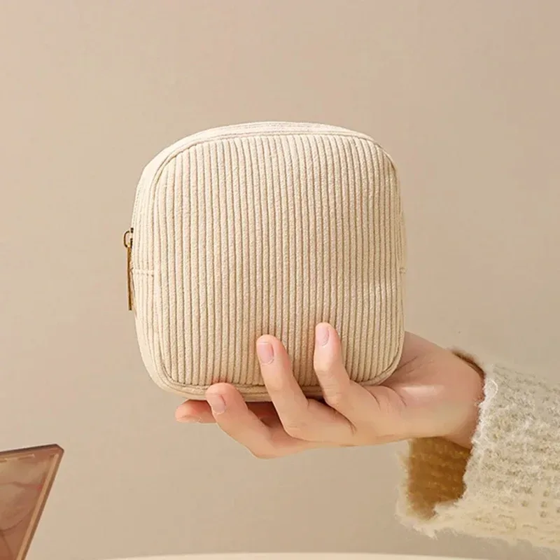 pochette polyester beige rayures verticales cosmétiques serviettes hygiéniques voyage femmes organisateur tranche usage polyvalent