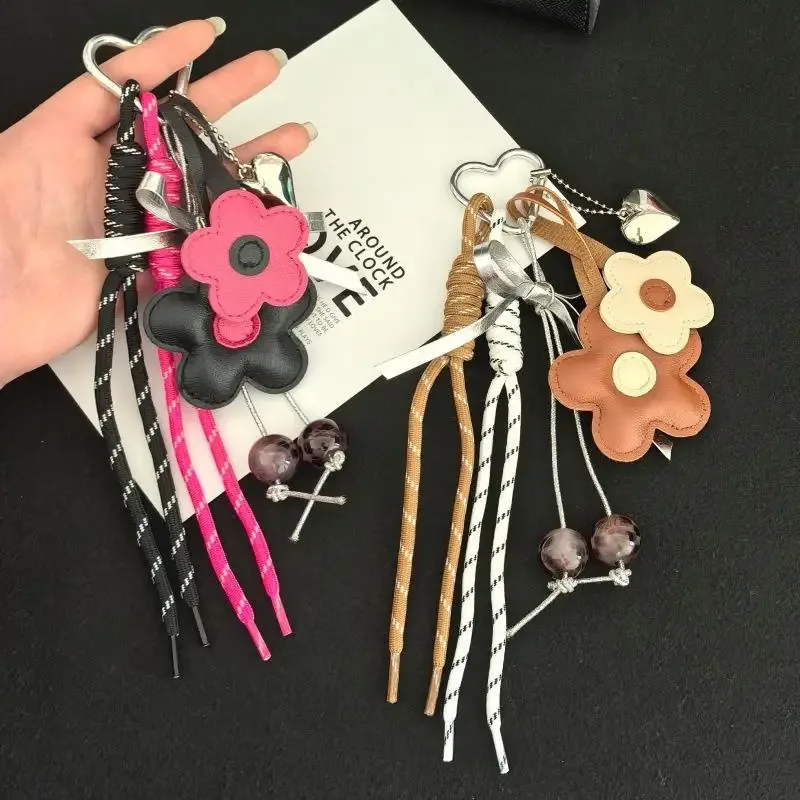 joli porte-clés et breloque de sac en cuir pu motif fleur et cœur, pendentif de sac bohème pour femme, accessoire esthétique pour sacs fourre-tout