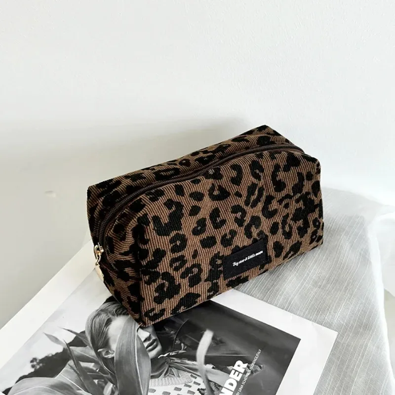 trousse de maquillage unique à imprimé léopard • pochette de rangement pour maquillage grande capacité • trousse organisatrice pour rouges à lèvres