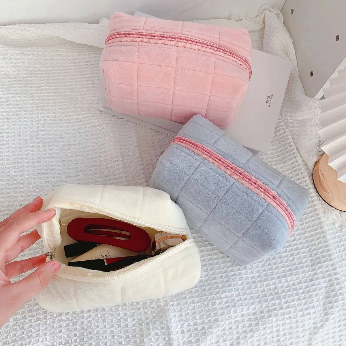 pointrousse de maquillage en fourrure pour femme, fermeture éclair, grand sac cosmétique solide pour documents, trousse de toilette de voyage, poudres à laver, stylo en peluche