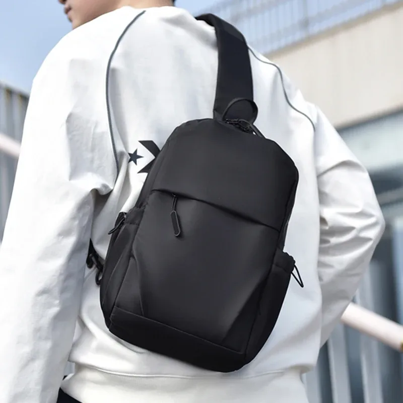 sac de poitrine multifonctionnel pour hommes avec bretelles réglables, sac à bandoulière professionnel adapté au sport, aux voyages d'affaires et aux trajets quotidiens
