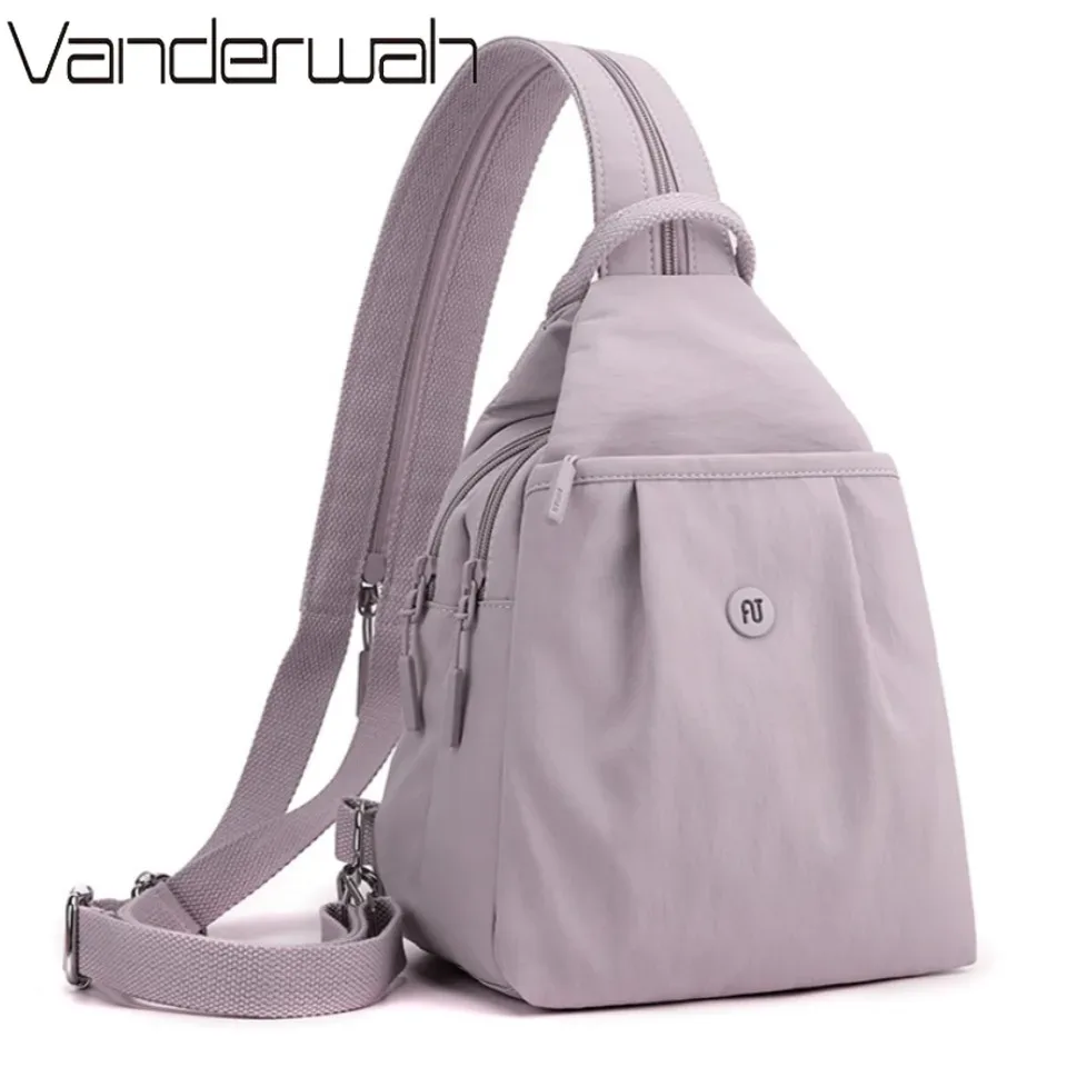 sac dos nylon gris pastel imperméable compartiment intérieur bandoulière arquée poche limon trapézoïdale voyage femme