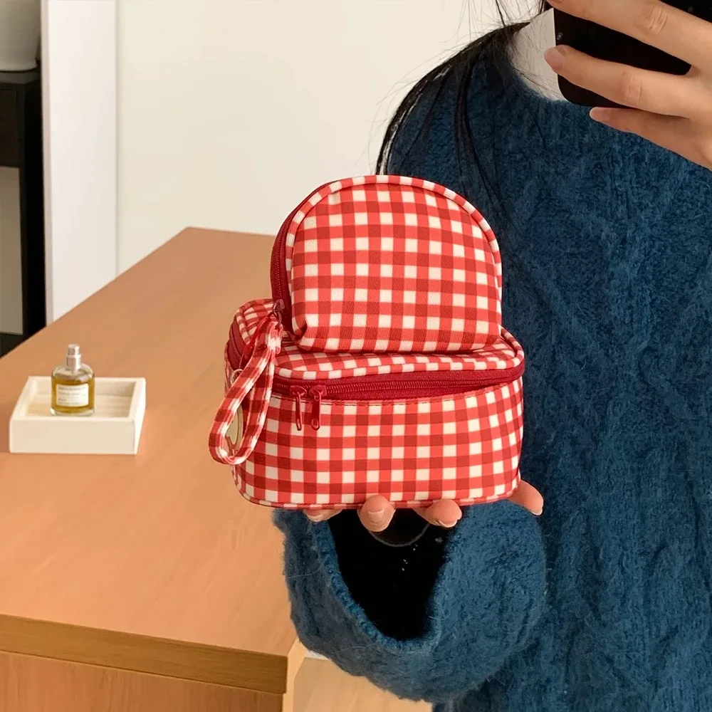 mini trousse de toilette rétro à carreaux rouges, légère et portable avec sangle de poignet et poignée, grande capacité avec fermeture à glissière, adaptée pour la salle de sport et l'usage quotidien