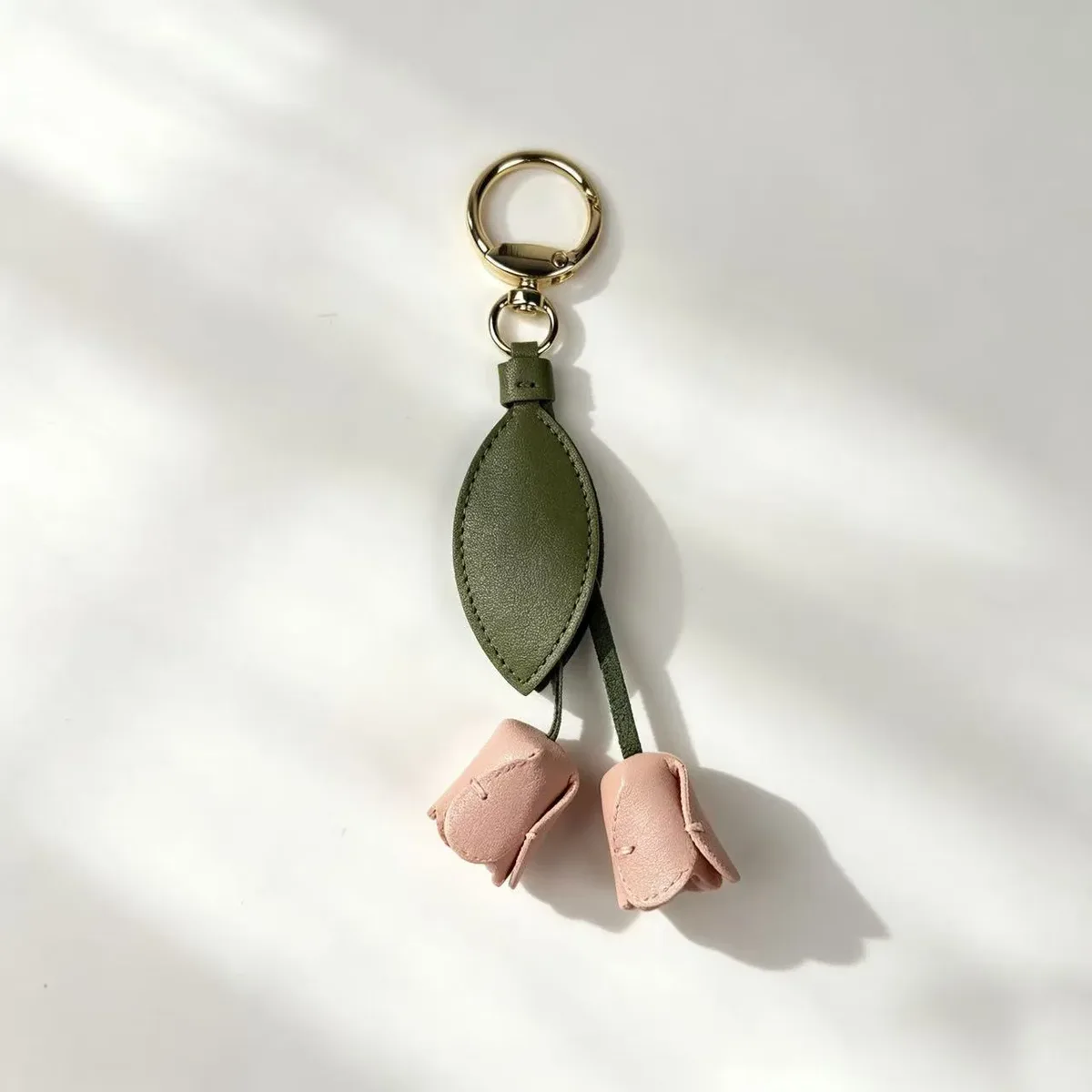 porte-clés en cuir style tulipe – charme de sac mignon en forme de fleur pour sacs à dos, sacs à main et clés de voiture – accessoire de décoration féminin pour la maison