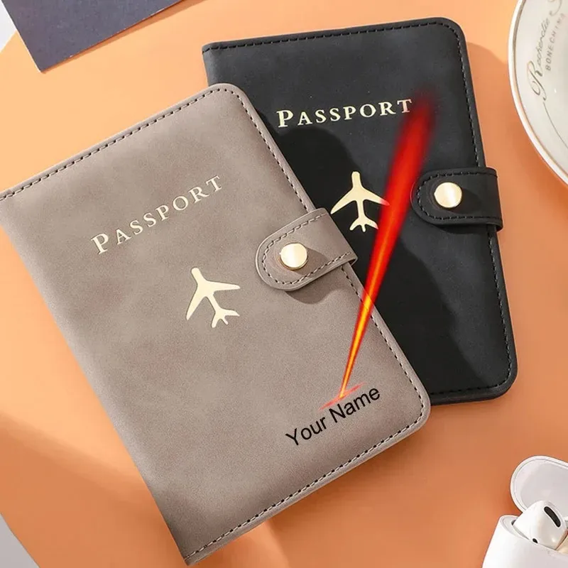 Couverture de passeport personnalisée avec nom sur la couverture, motif avion, porte-passeport avec texte personnalisé, étui pour homme et femme, portefeuille pour documents de voyage