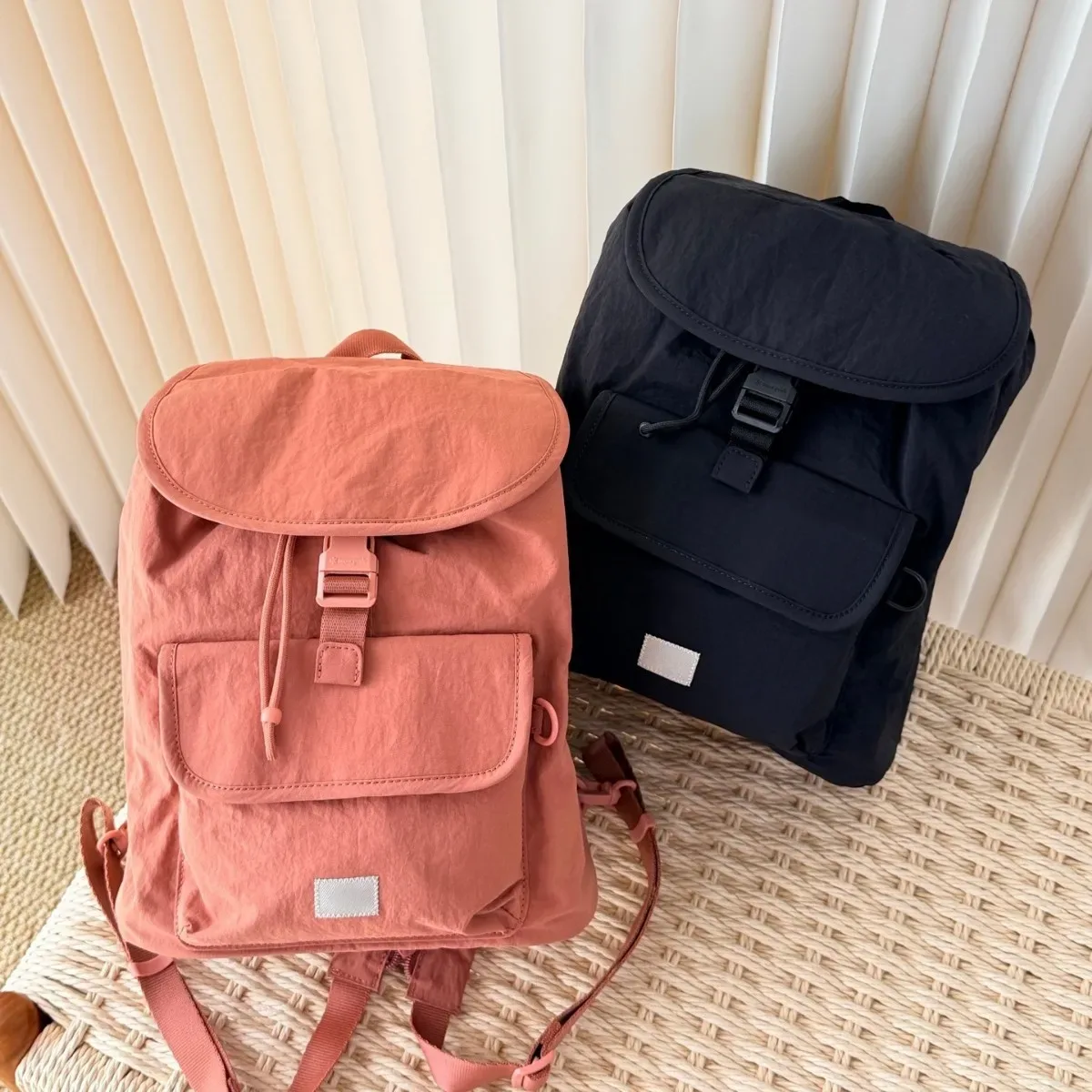 Sac à dos coréen uni avec cordon de serrage pour femme, nouvelle collection 2026, idéal pour les trajets quotidiens, les activités de plein air, décontracté et polyvalent, sac à double bandoulière léger