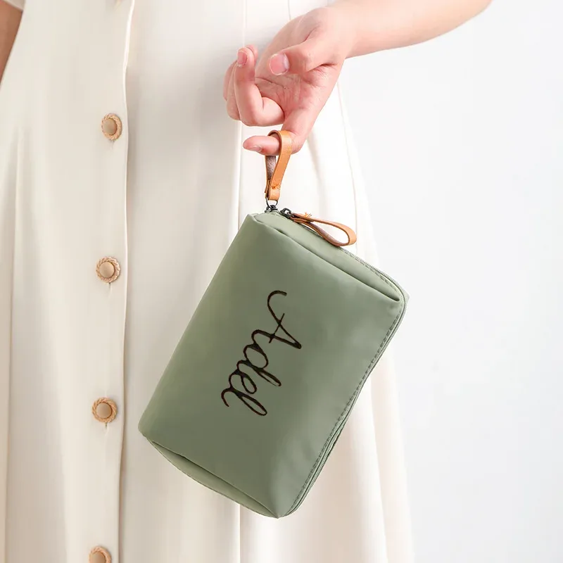sac de rangement portable en nylon imperméable avec nom personnalisé, sac de rangement à double fermeture éclair, sac de maquillage brodé pour femmes, cadeau parfait pour un mariage, usage quotidien