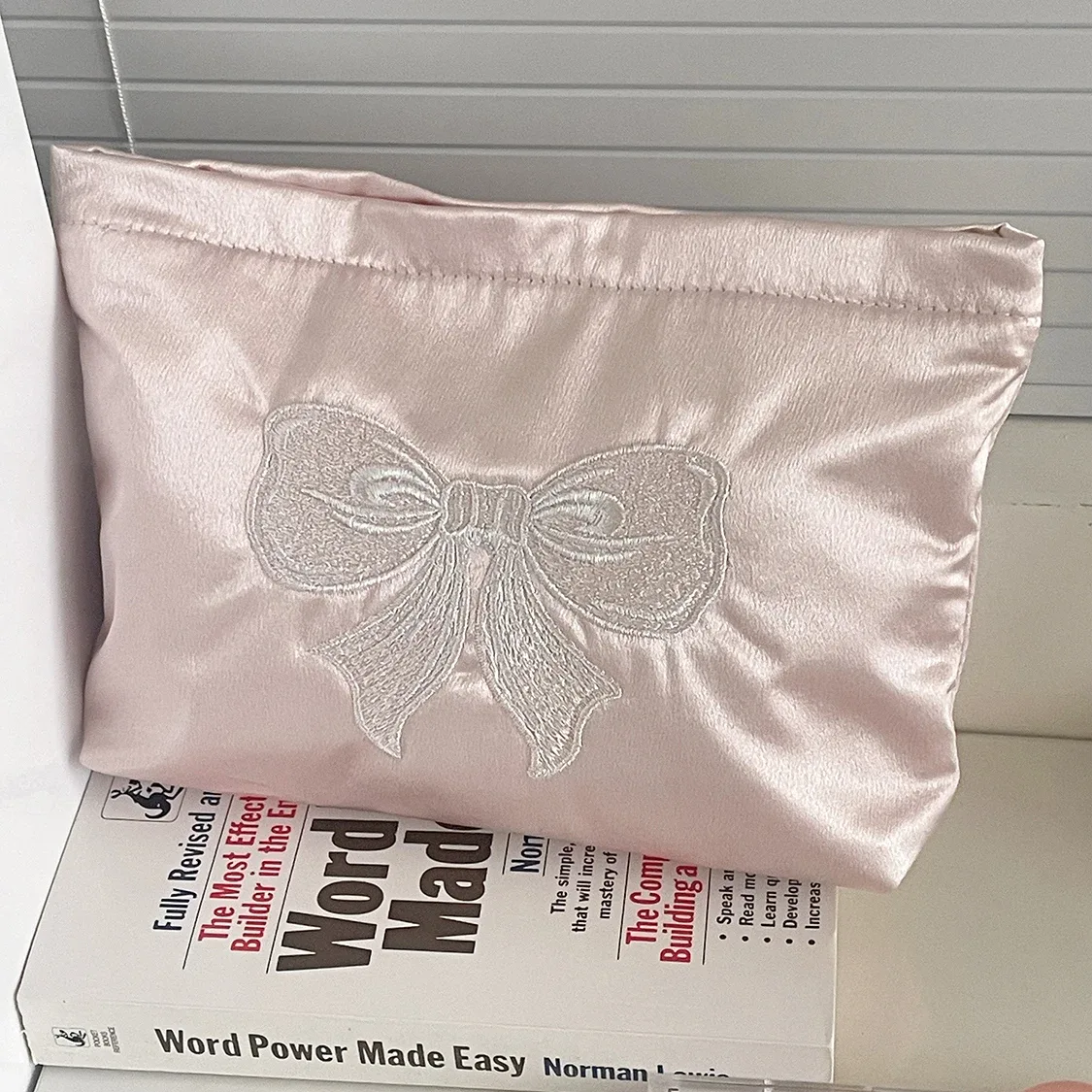 sac de maquillage rose mignon avec fermeture éclair en perles, sac de voyage pour femmes, rouges à lèvres, pochette de rangement de toilette, sac à main de luxe pour dames, sac de rangement de maquillage