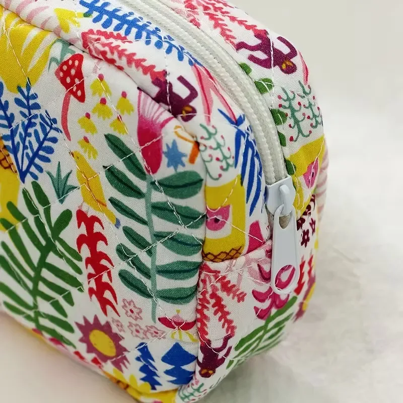 sac de rangement matelassé à motif forêt tropicale, tendance et éclatant, porte-monnaie carré portable, petite trousse de maquillage pour femmes, trousse de maquillage de voyage pliable, sac de rangement carré, peut contenir des écouteurs et des chargeurs, convient aux femmes.