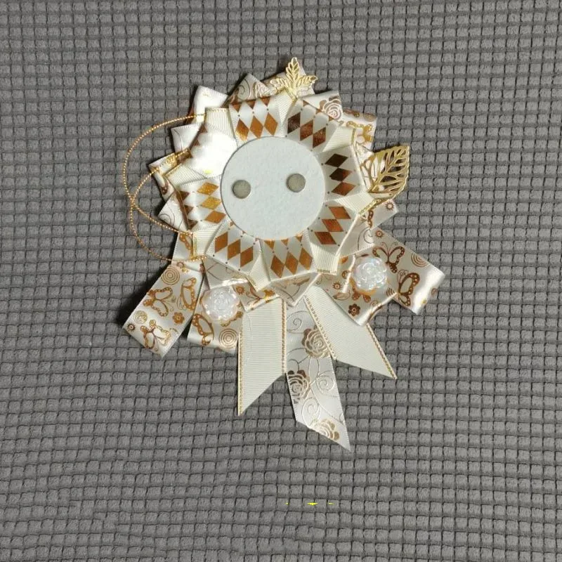 accessoires de luxe pour sacs ita. badge artisanal, décoration en ruban et rosette. sac à dos lolita avec porte-gadget en soie