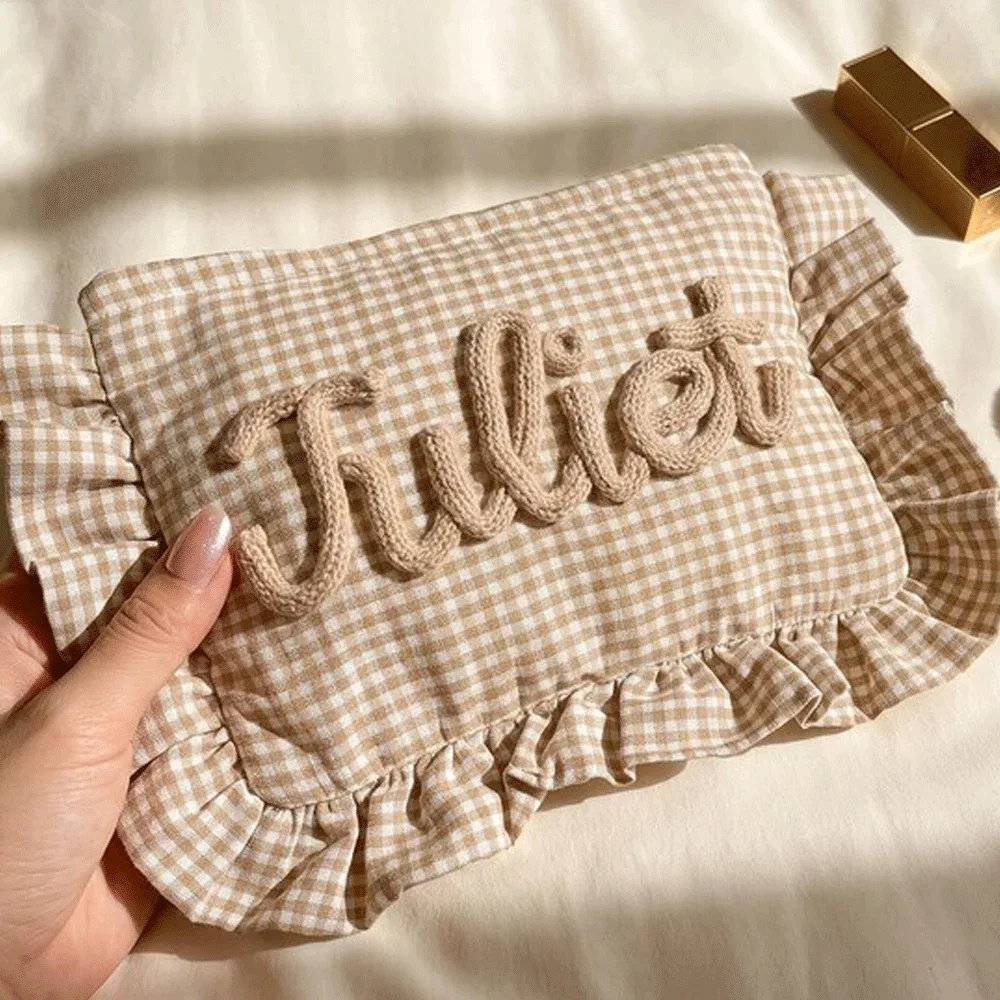 trousse de maquillage personnalisable à carreaux et volants avec nom, organiseur à carreaux vintage, trousse de toilette portable – un excellent cadeau pour les meilleures amies