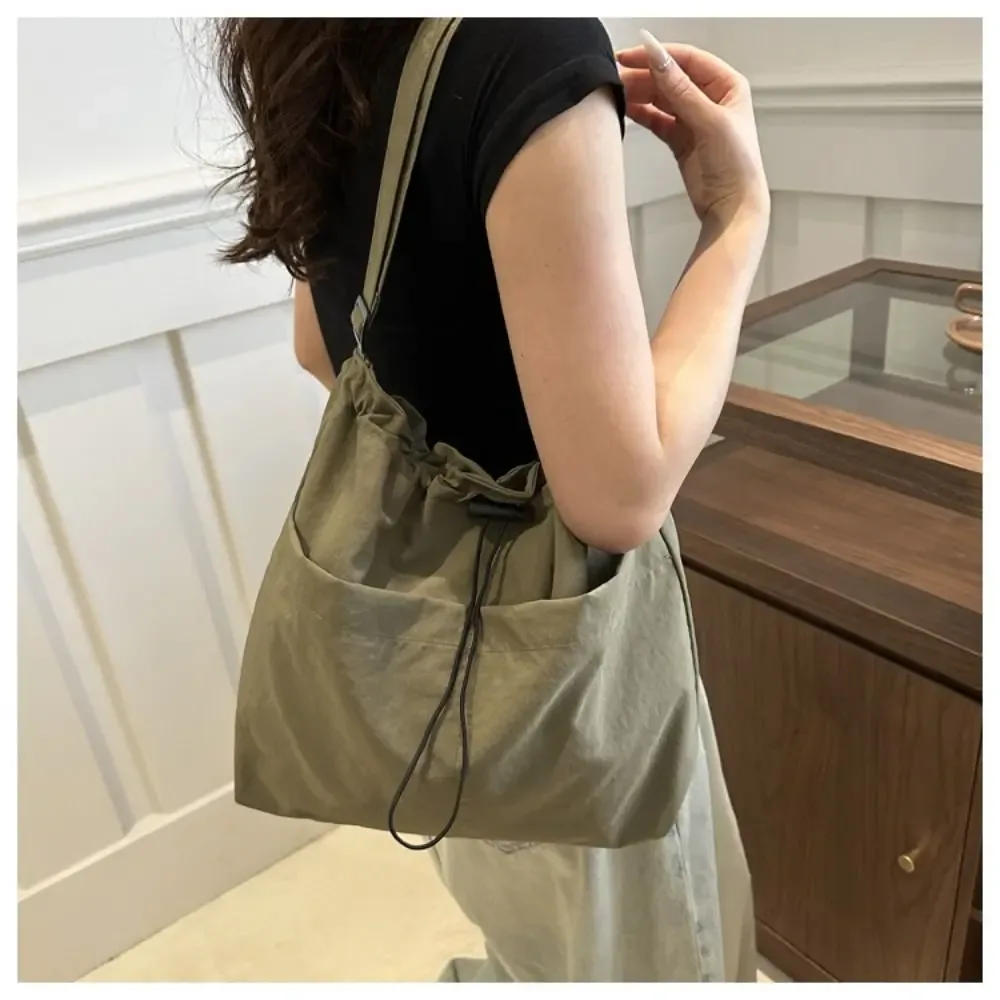 sac fourre-tout en nylon pour femmes, fourre-tout décontracté de voyage à la mode, sac à bandoulière avec cordon de serrage, grande capacité, sac seau étanche