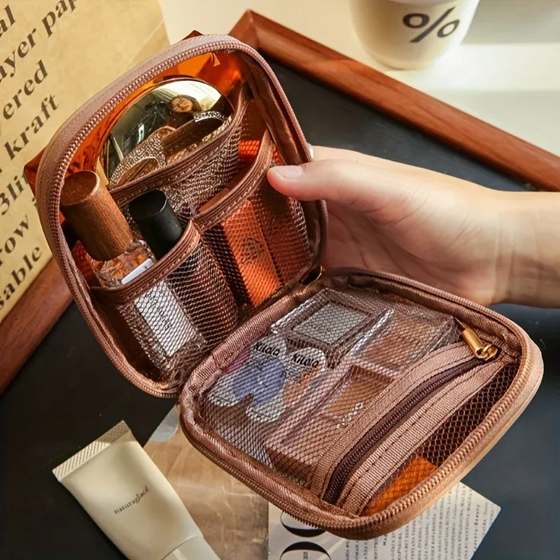 trousse toilette pvc beige motif transparent poignée dorée cosmétiques maquillage voyage usage polyvalent conception portable durabilité organisé rouges lèvres fards paupières miroir