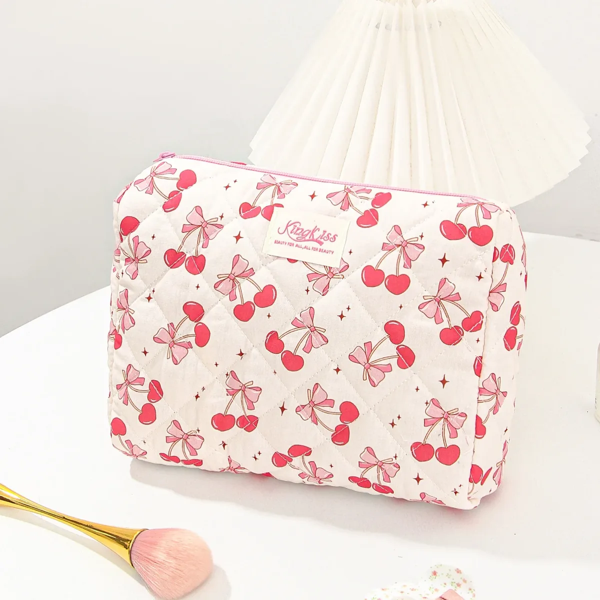 trousse polyester fleur cerises rubans rose fond blanc fermeture éclair voyage maquillage cosmétiques femme