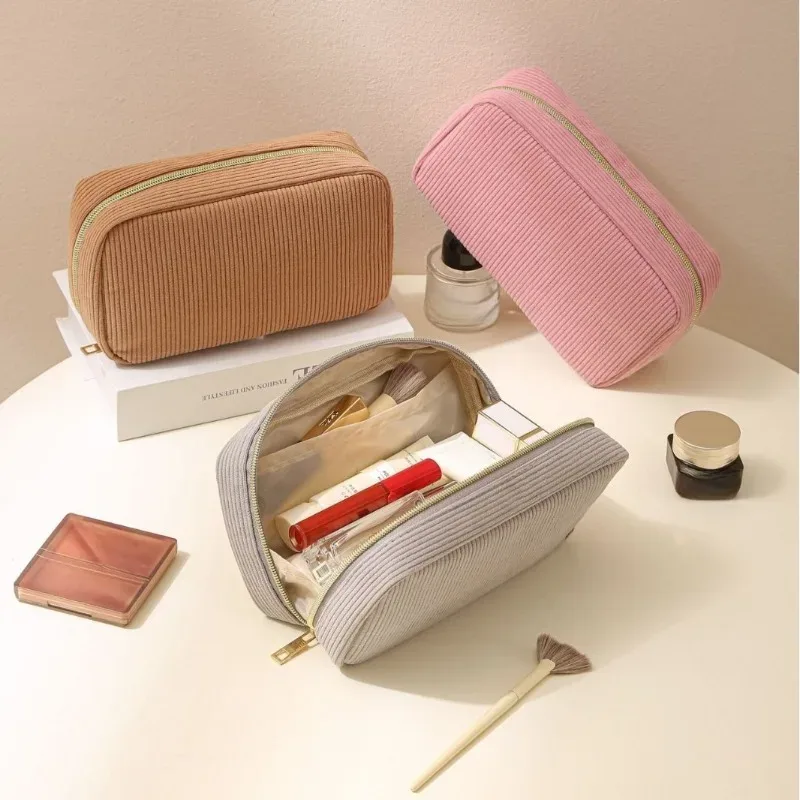 pochette de maquillage portable en velours côtelé pour femmes, pochette de rangement minimaliste pour cosmétiques de voyage, organiseur doux pour les articles de beauté quotidiens