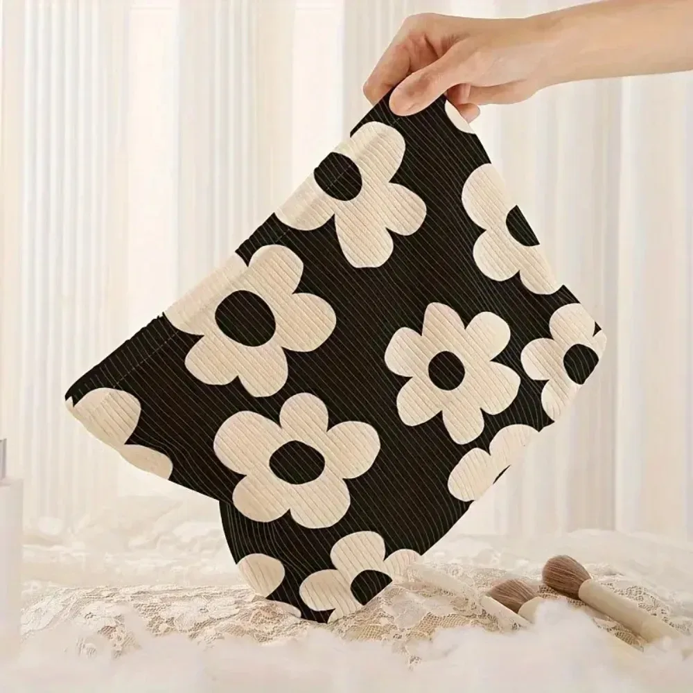 Pochette de maquillage en velours noir avec impression sérigraphique de chrysanthèmes, élégante et vintage, organiseur de cosmétiques portable pour femme, pochette à main