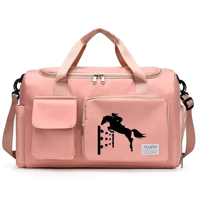 nouveau sac de voyage simple avec imprimé motif équestre, sac de sport multifonctionnel à la mode avec compartiment à chaussures indépendant, sac de rangement portable de grande capacité pour vêtements, adapté au fitness et aux courts séjours