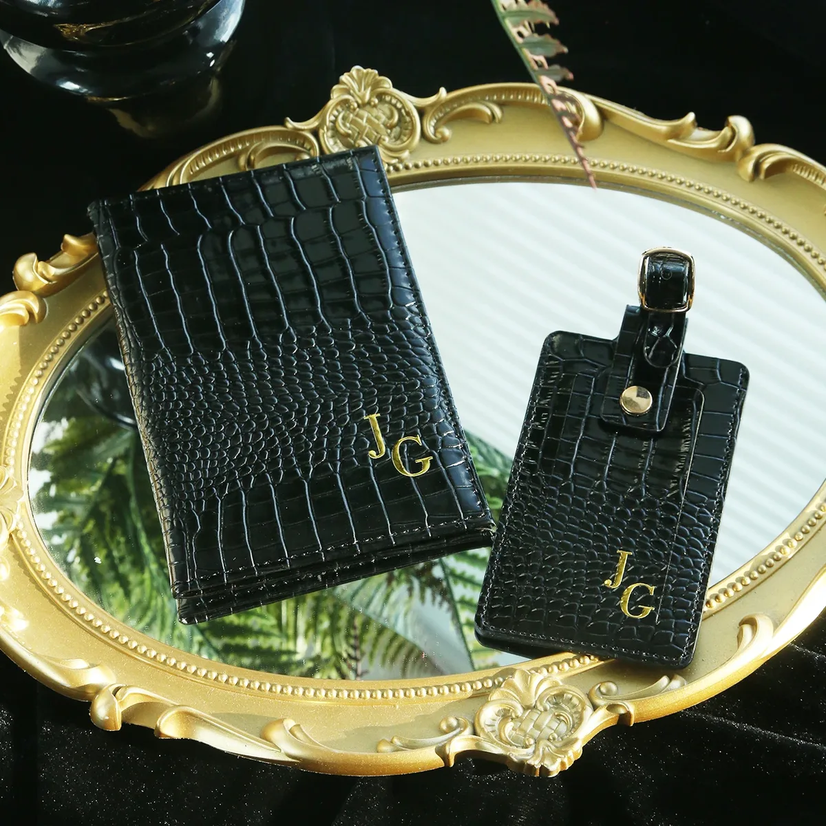 porte-passeport initial personnalisé et ensemble d'étiquettes de bagage, monogramme personnalisé en or et argent, cuir de crocodile en relief, cadeau de voyage