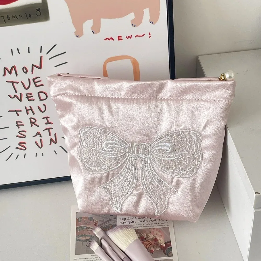sac de maquillage rose mignon avec nœud, pochette de rangement pour articles de toilette avec fermeture éclair perlée, sac cosmétique brodé avec nœud pour femme