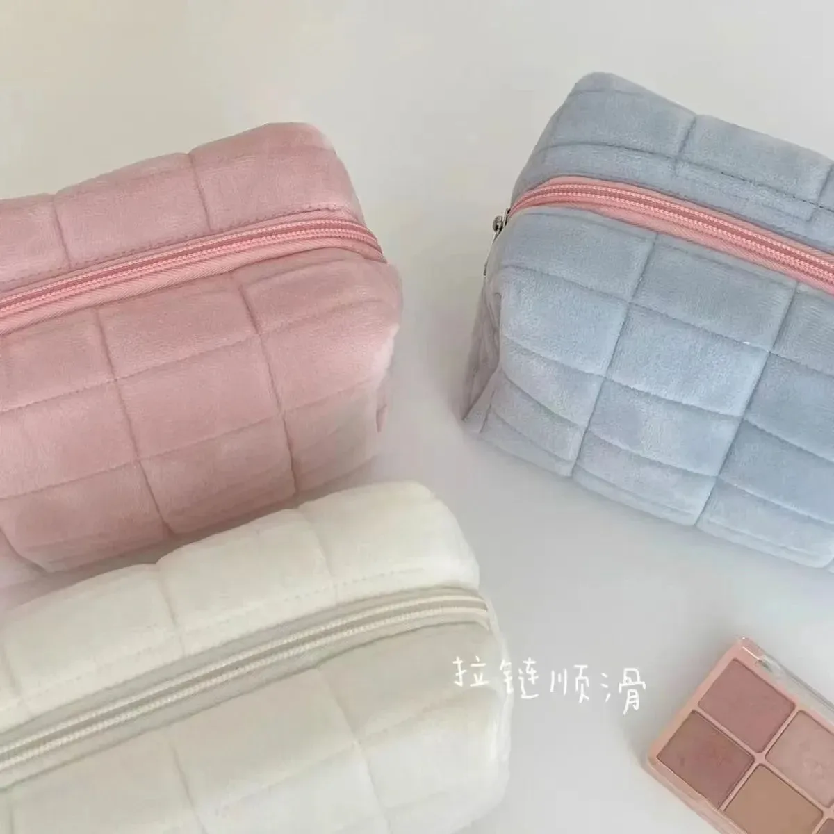 trousse de maquillage en peluche mignonne pour femmes, petits sacs à cosmétiques portables de voyage, trousse de toilette à fermeture éclair de couleur unie, pochette de lavage, sacs de rangement
