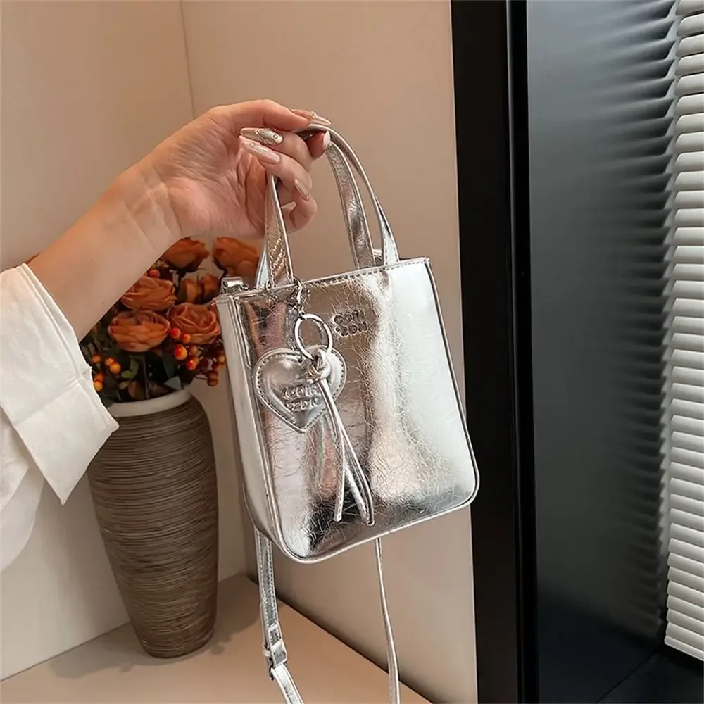 sac à bandoulière en cuir pu pour femmes, petit sac carré chic et polyvalent avec pendentif porte-clés d'amour, sacs à bandoulière de haute qualité