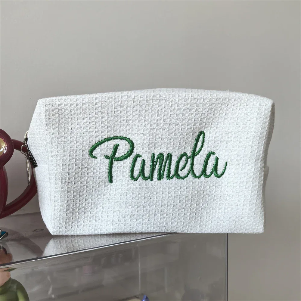 sac à cosmétiques gaufré avec nom personnalisé, rangement de voyage brodé pour femmes, trousse de maquillage pour filles simples, sacs cadeaux d'anniversaire pour femmes