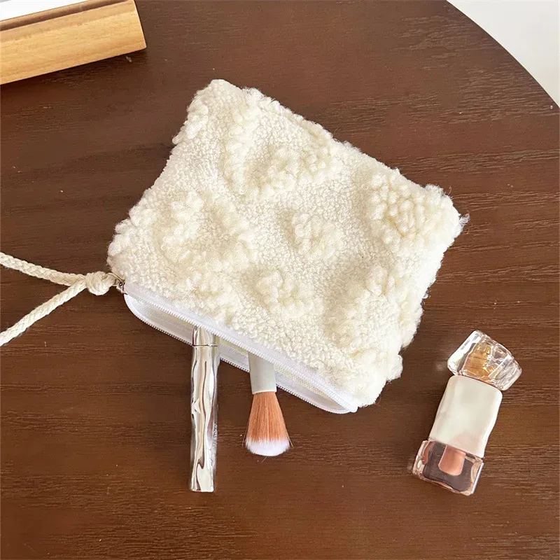nouveau sac de maquillage coeur d'amour femmes petite pochette de rouge à lèvres cosmétique mignon organisateur d'étudiant voyage toilette serviette hygiénique sac