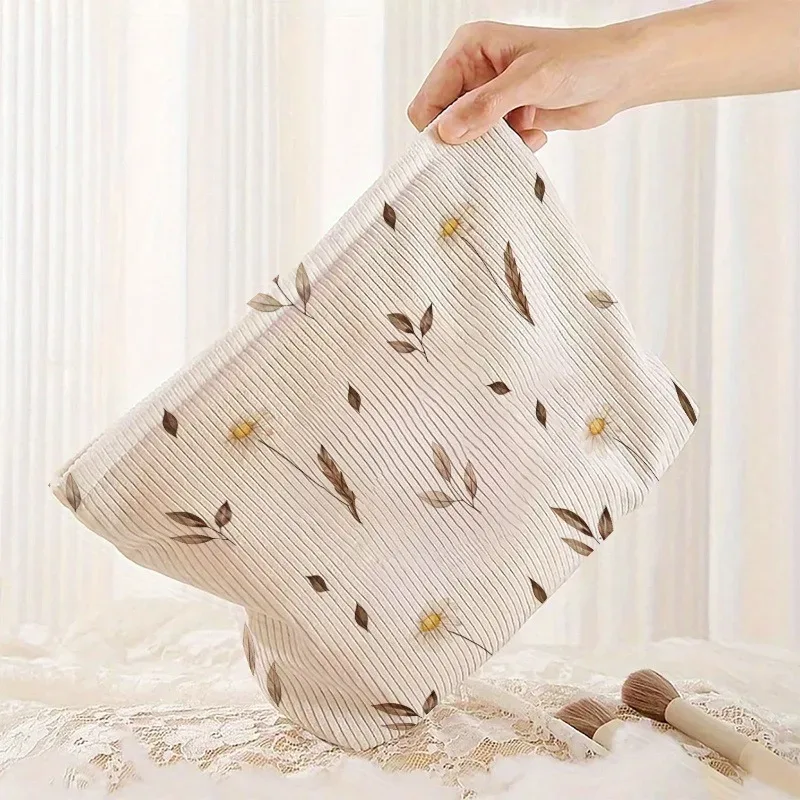 grande trousse de maquillage en velours côtelé, pochette cosmétique esthétique à imprimé feuilles d'automne et marguerites, organiseur de voyage doux avec fermeture éclair pour femmes