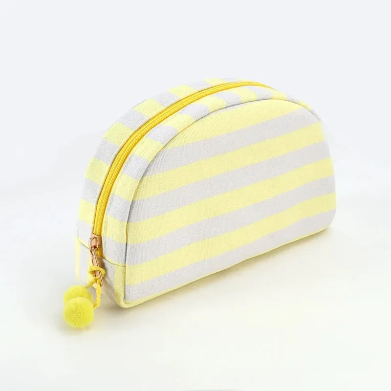 trousse de maquillage en toile rayée avec pom pom, organisateur cosmétique de conception de coquille, pochette de toilette de voyage de grande capacité