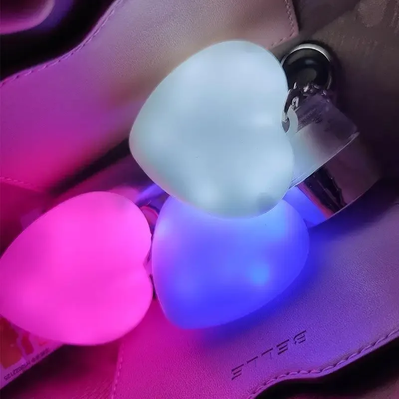 porte-clés veilleuse led en forme de cœur, rechargeable par usb, lumière douce pour la décoration de sac à dos, cadeaux pour filles, utilisation nocturne