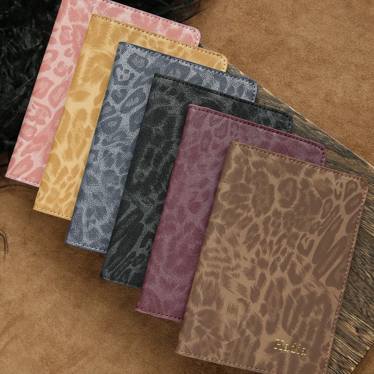 porte-passeport personnalisé avec motif léopard, couverture de passeport personnalisée avec impression, accessoires de voyage chics faits à la main, cadeau