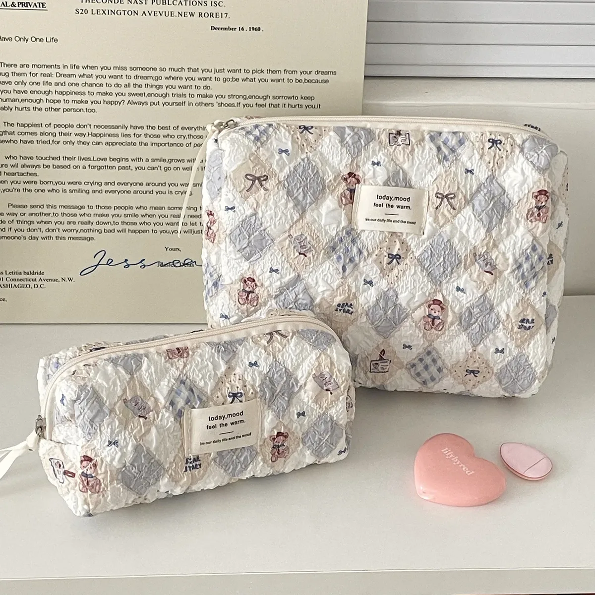 sacs à cosmétiques de voyage portables pour femmes, trousse de maquillage, sac à main d'embrayage, sac de rangement de toilette matelassé, grande capacité, ours de dessin animé