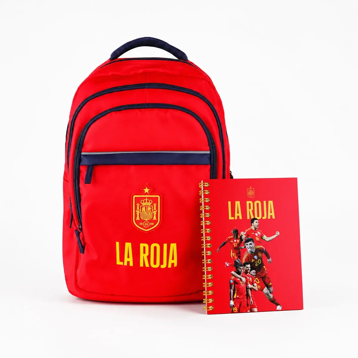 sac à dos scolaire la roja de l'équipe nationale de football espagnole "la roja", produit officiel sous licence. sac à dos de football de l'équipe nationale 43x30x18cm rouge et bleu marine avec compartiments.