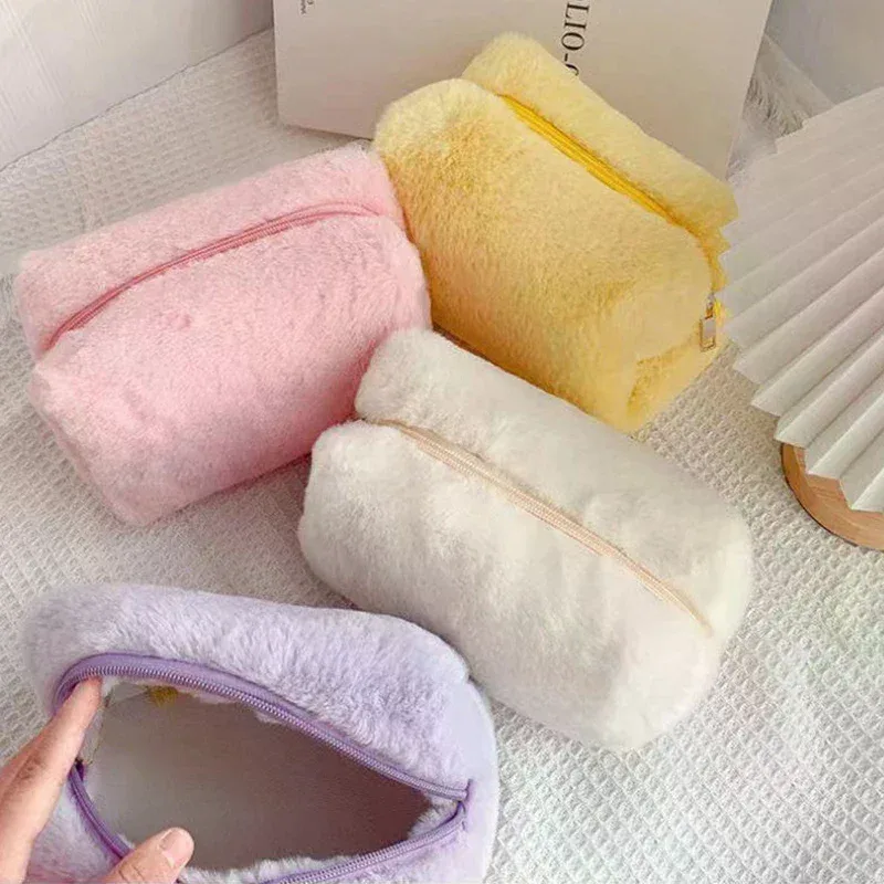 trousse toilette feutre couleur pastel rose jaune blanc violet femmes voyage maquillage cosmétique rangement accessoires essentiels