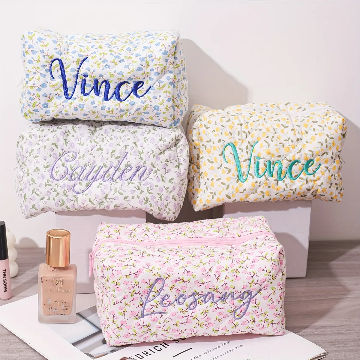 Pochette de maquillage personnalisée avec un motif floral brodé, sac de toilette, trousse de toilette de voyage, idéale pour un cadeau de demoiselle d'honneur