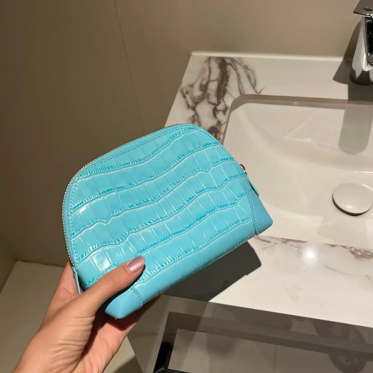 nouvelle trousse de maquillage portable de luxe en cuir véritable bleu à motif crocodile, sac cosmétique de voyage, étui de rangement pour articles de toilette
