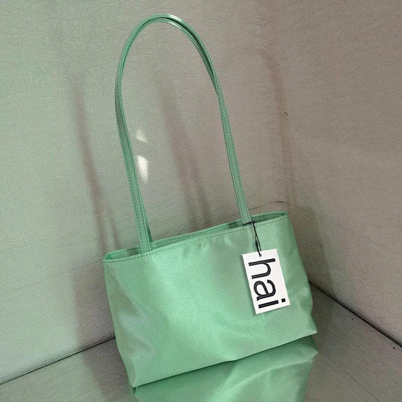 sacs à bandoulière de luxe en soie pour femmes, sac carré sous les bras, sac de banlieue de marque célèbre, fourre-tout macaron de couleur contrastée