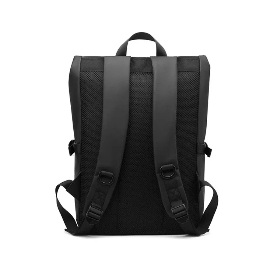 sac dos nylon noir design simple fonctionnel bandoulière arquée grand format polyester intérieur informatique décontracté voyage business