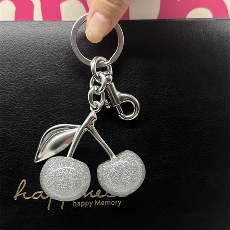 porte-clés tendance en forme de cerise argentée scintillante, pendentif fruits d'été pour sacs à main coach, sacs à bandoulière, accessoires, cadeau