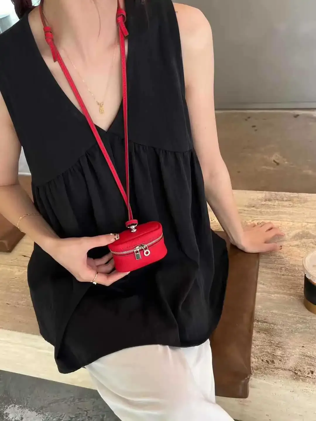lettres personnalisées gratuites sac en peau de vache charme petit porte-monnaie ins vent simple portable sac de cou rouge à lèvres organisateur sac écouteur sac