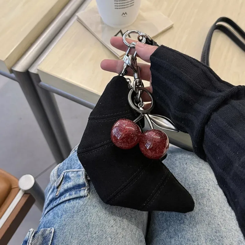 accessoire de charme cerise noire, pendentif cerise, porte-clés, pendentif à la mode pour sac d'entraîneur, sac à main pour femmes, sacs à bandoulière