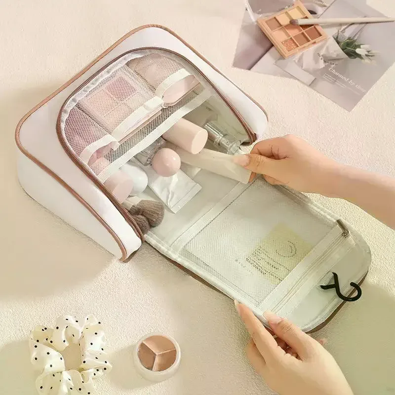 trousse de toilette brodé motif dessin animé avec crochet de suspension et compartiments séparés – idéale pour le quotidien et les voyages