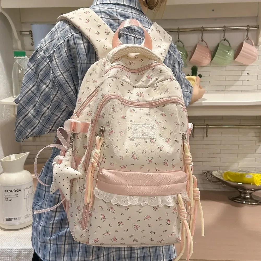 sac à dos à imprimé floral avec décor en dentelle, ultra léger, avec pendentif étoile, esthétique fraîche, grande capacité, idéal pour les trajets quotidiens.