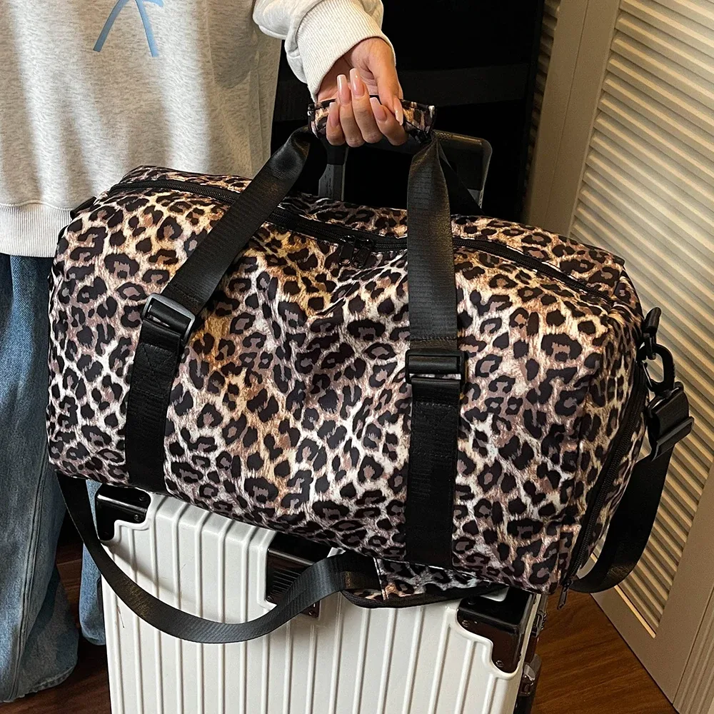 sac de voyage à imprimé léopard pour femmes, sacs de sport et de yoga avec compartiment indépendant pour chaussures, sac de rangement pour week-end pour étudiants