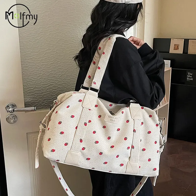 Sac fourre-tout de voyage en velours côtelé grande capacité, sac à main de voyage motif fraise avec compartiment à chaussures, sac de sport et de fitness pour femme, livraison directe