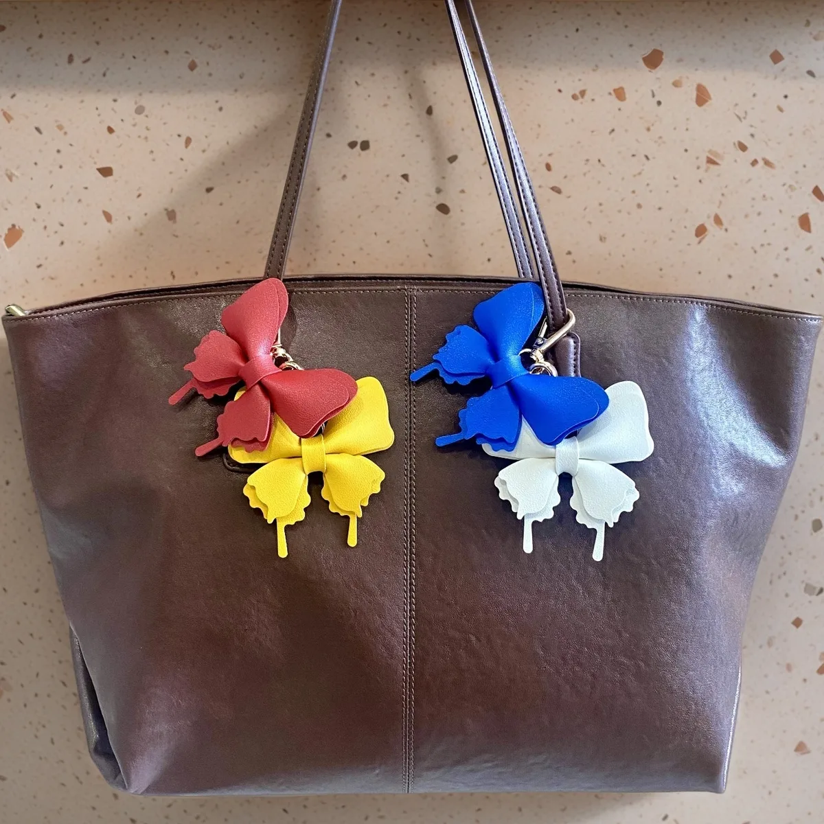 papillon ornementation cuir pu double couche rose marron argent bleu rouge blanc orange doré sac main fourre tout dos bohème stylise