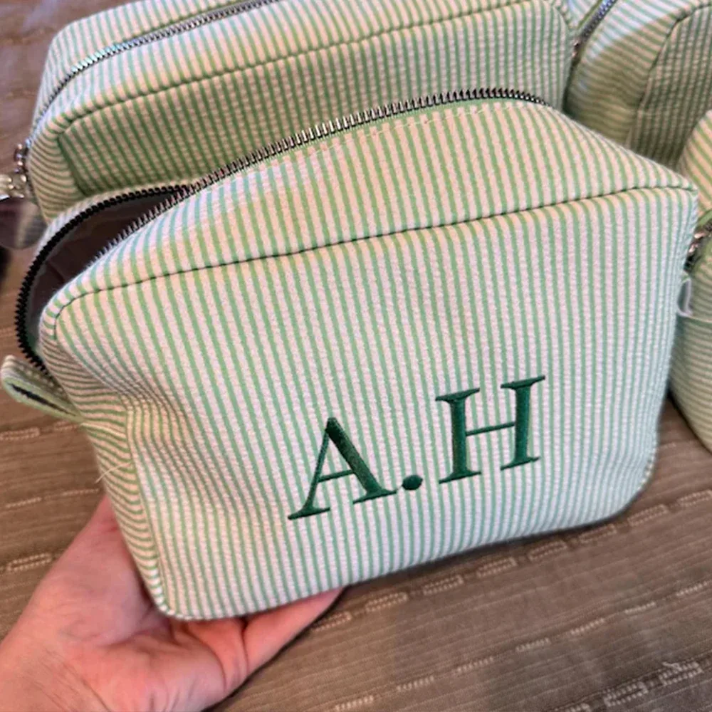 Nouveau sac à cosmétiques cadeau d'anniversaire pour fille trousse de toilette en coton nom personnalisé sacs de voyage pour femmes cadeaux de mariage personnalisés