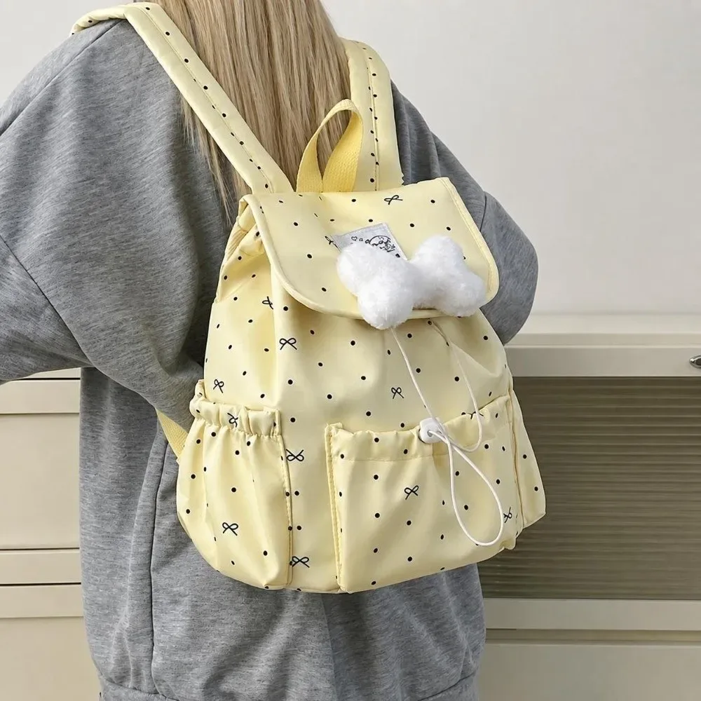 Sac à dos à pois avec cordon de serrage, grande capacité, nœud décoratif, double bandoulière, ultra léger, en nylon, pour femmes, idéal pour les trajets quotidiens.