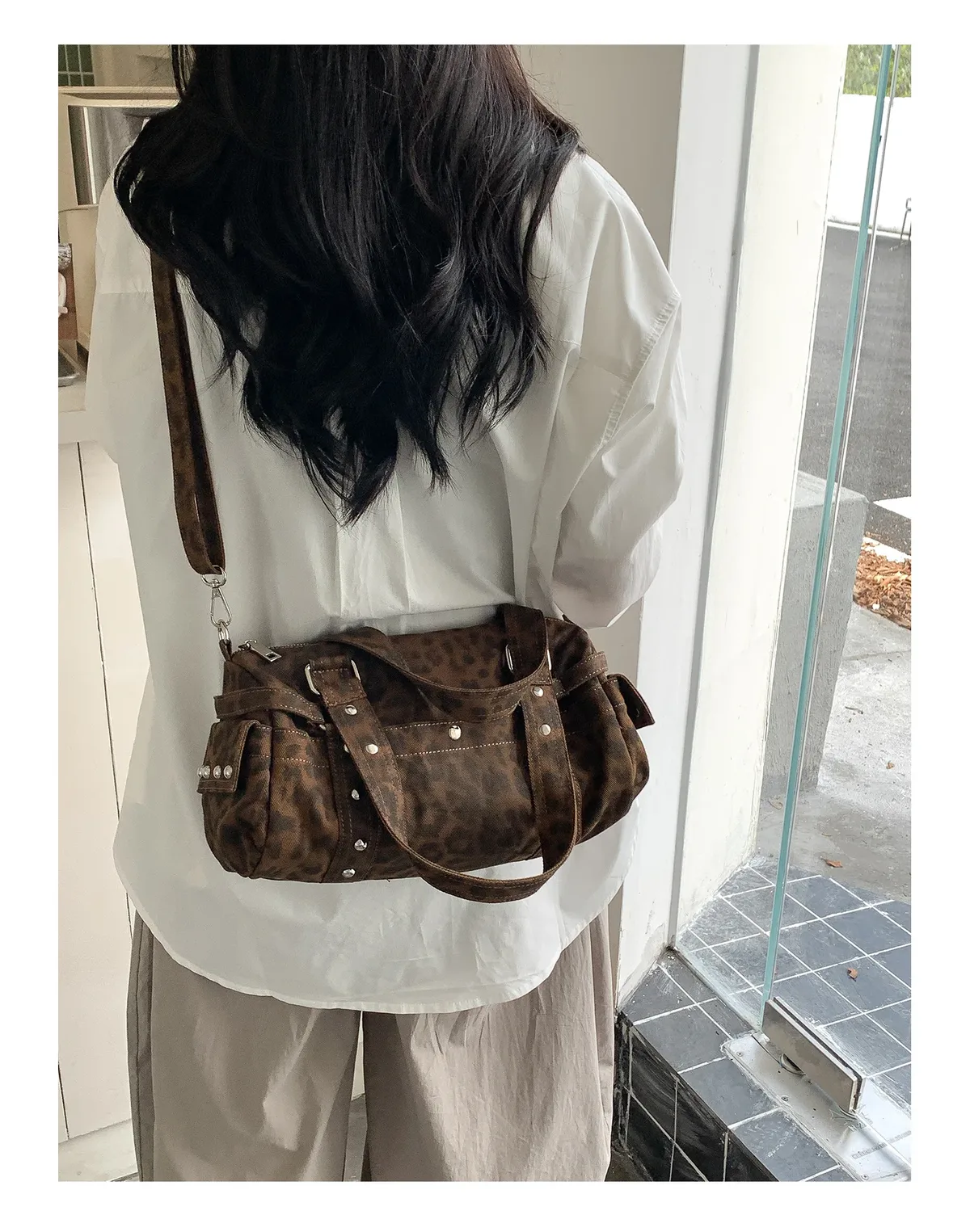 sac à main vintage léopard à rivets, sacoche boston décontractée en forme de baril pour femme, sac à bandoulière, fourre-tout tendance pour dames