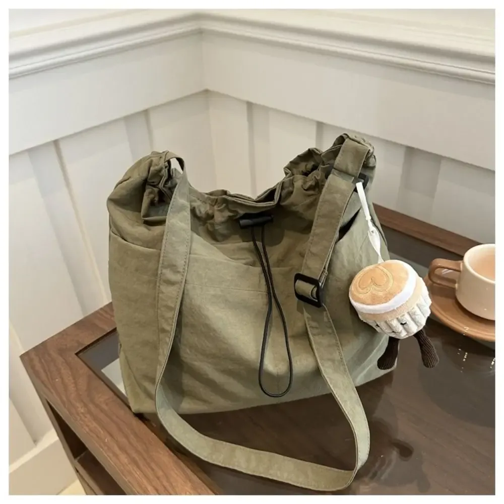 sac fourre-tout en nylon pour femmes, fourre-tout décontracté de voyage à la mode, sac à bandoulière avec cordon de serrage, grande capacité, sac seau étanche